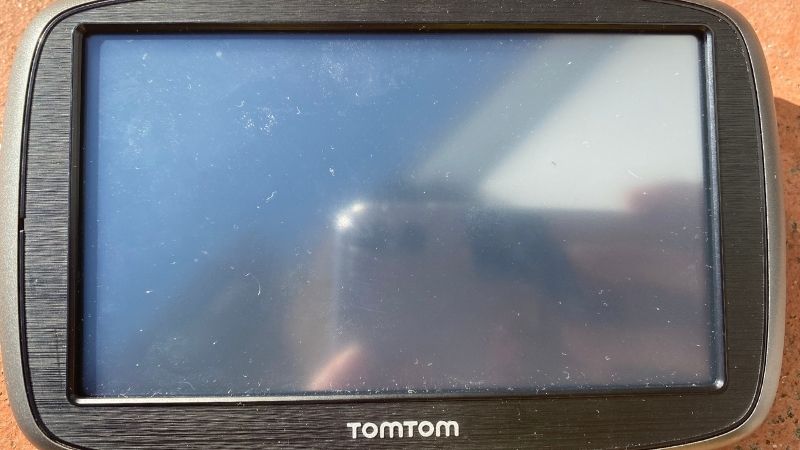Auto connesse: Tom Tom e Hitachi via alla collaborazione