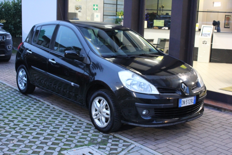 Offerta RENAULT Clio 1.2 16V 5 porte Le Iene