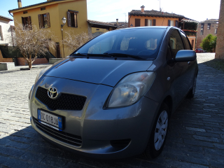 TOYOTA Yaris 1.0 5 porte