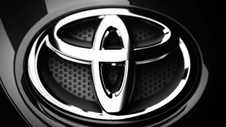 TOYOTA Prius 2.0 Plug-in Hybrid Lounge +