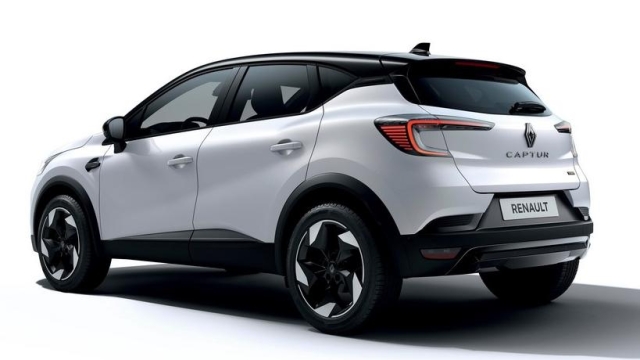 Offer RENAULT Captur Mild Hybrid 160 CV EDC Esprit Alpine