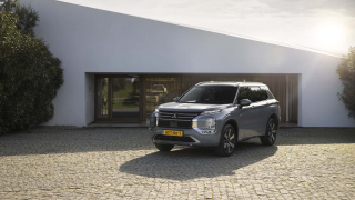 MITSUBISHI Outlander 2.4L 4WD PHEV Inform
