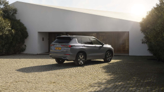 MITSUBISHI Outlander 2.4L 4WD PHEV Invite