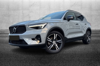 VOLVO XC40 B3 automatico Ultra Dark